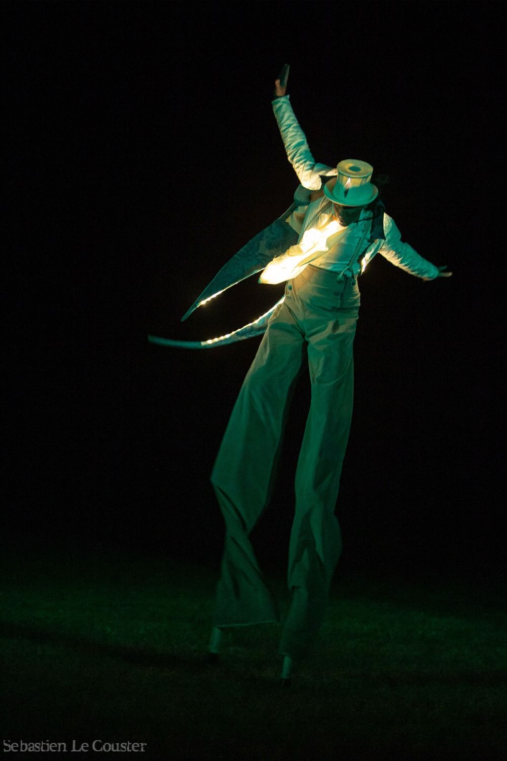 spectacle de rue embruns de la cie cirque asymetrik
