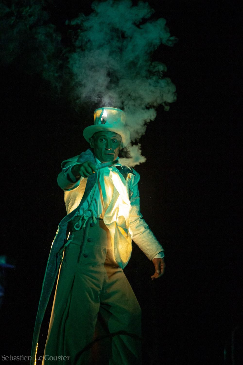 spectacle de rue embruns de la cie cirque asymetrik