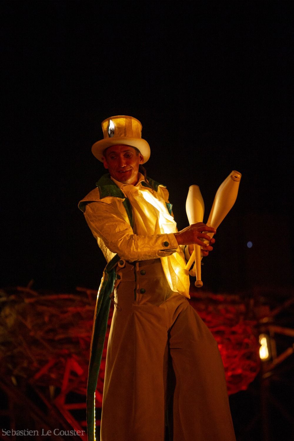 spectacle de rue embruns de la cie cirque asymetrik